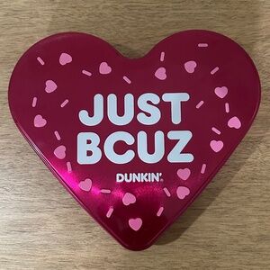 Valentine’s Day MUNCHKINS® Tins Just bcuz 2026